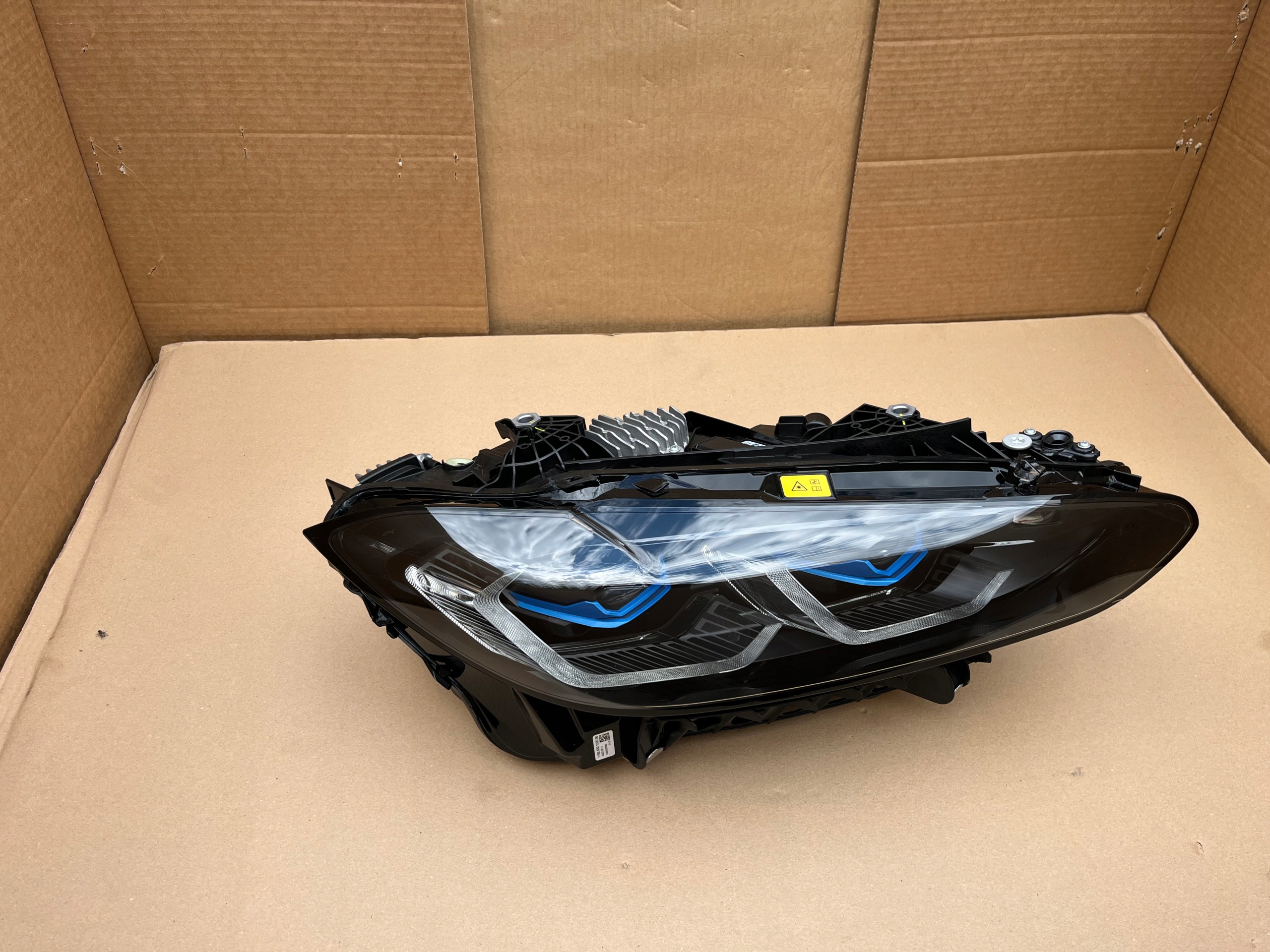 Světlomet — BMW M3, černá, Skladem v EU — foto 2 z 16