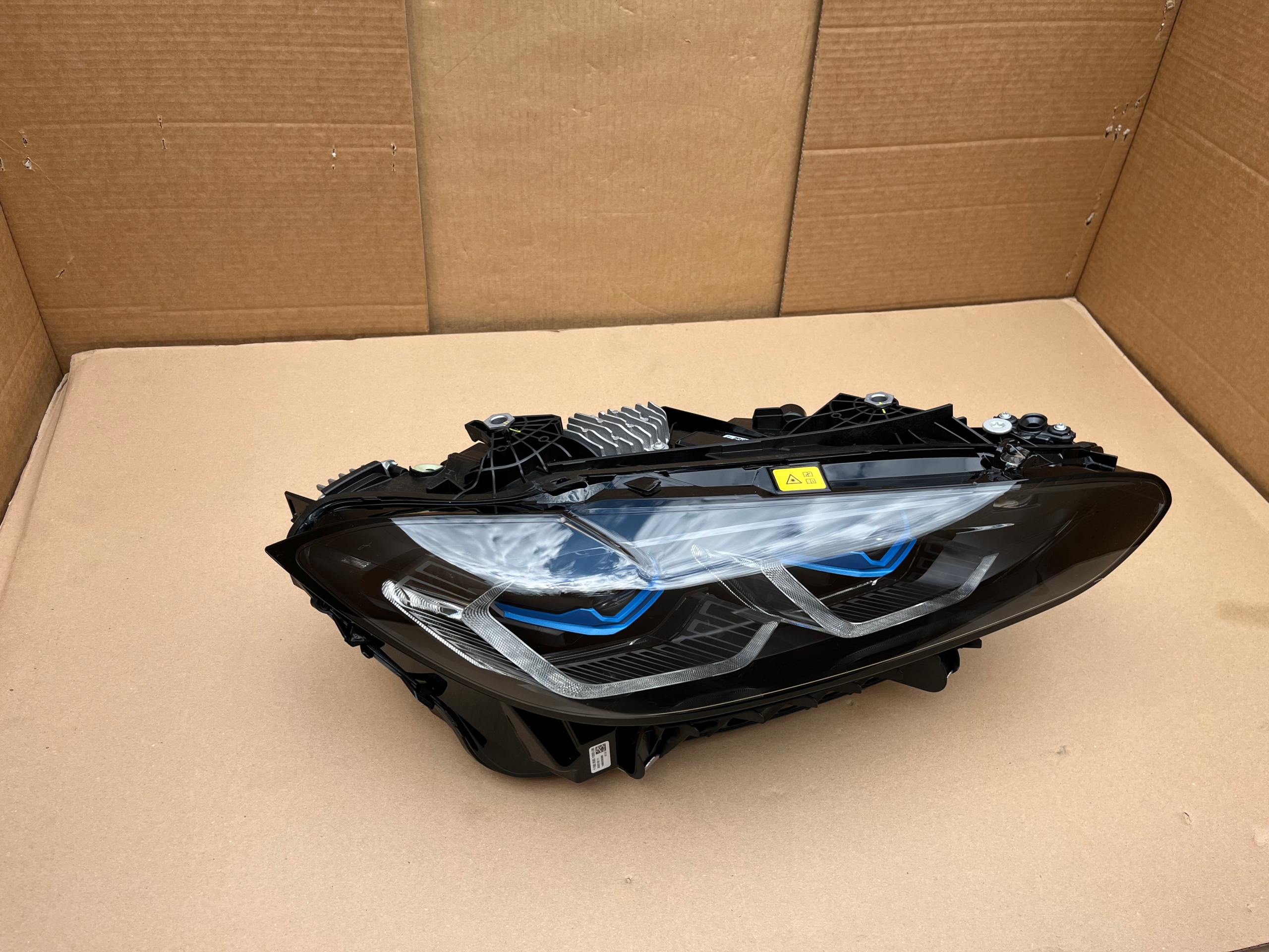 Světlomet — BMW M3, černá, Skladem v EU — foto 2 z 15