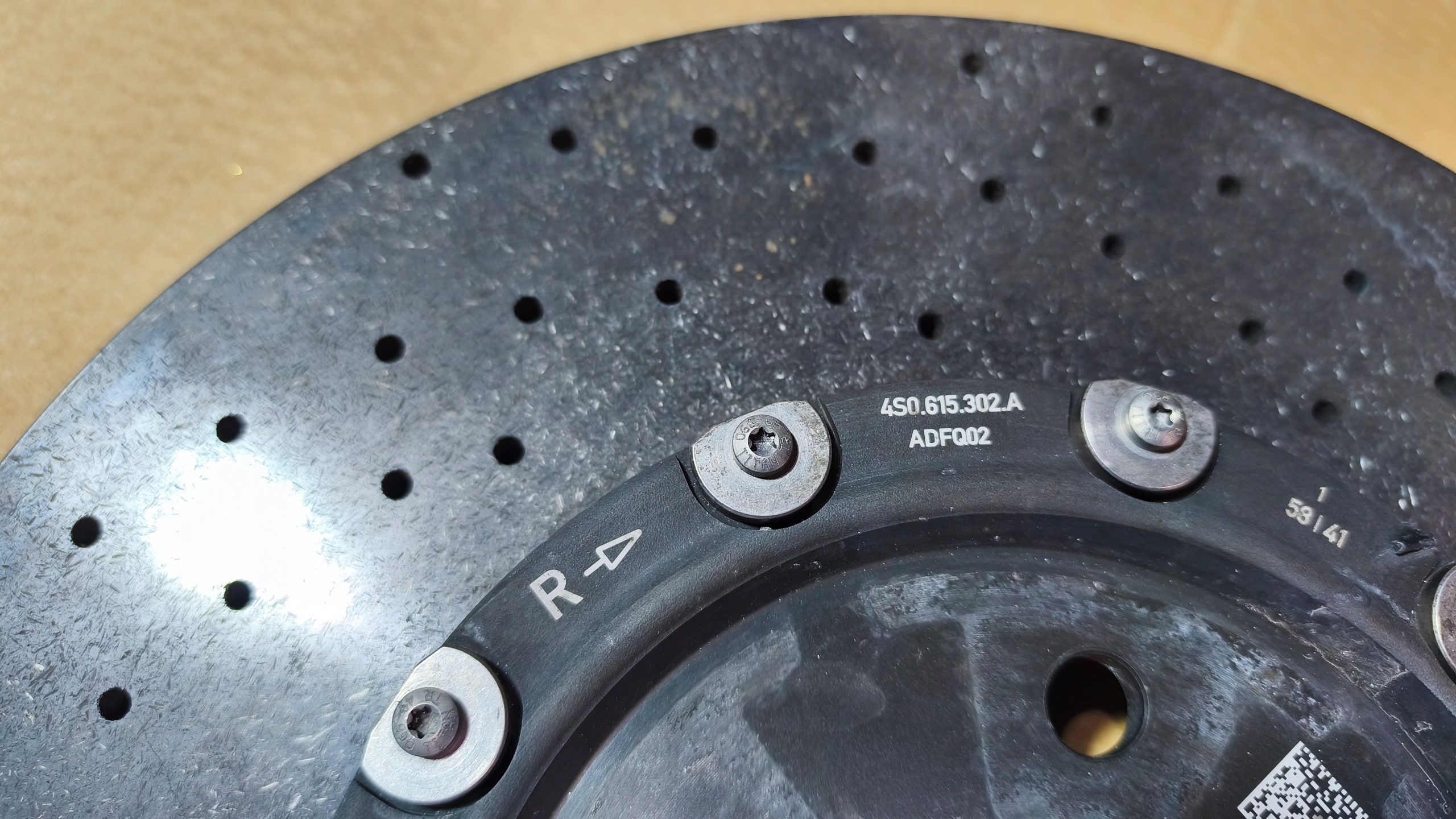 OEM komponent — Lamborghini, Skladem v EU — foto 4 z 6