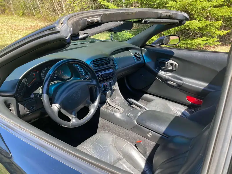 2002 Chevrolet Corvette, černá, 119 000 km, dovoz Kanada — foto 4 z 4