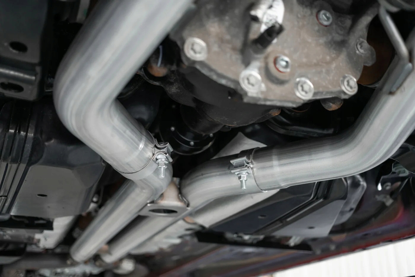 Výfuk — Caterpillar 5.0 V8, dovoz Skladem v EU — foto 3 z 5