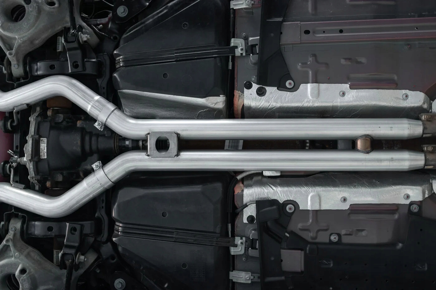 Výfuk — Caterpillar 5.0 V8, dovoz Skladem v EU — foto 4 z 5