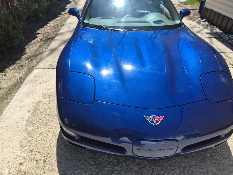 2004 Chevrolet Corvette, modrá, 60 900 km, dovoz Kanada — foto 2 z 9