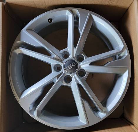 Kola — Audi Q3, dovoz USA — foto 10 z 12