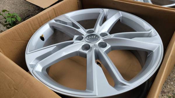 Kola — Audi Q3, dovoz USA — foto 11 z 12