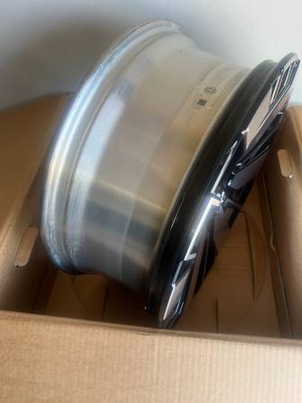 Kola 4MITSUBISHINISSAN — Nissan 8.5, dovoz USA — foto 2 z 3