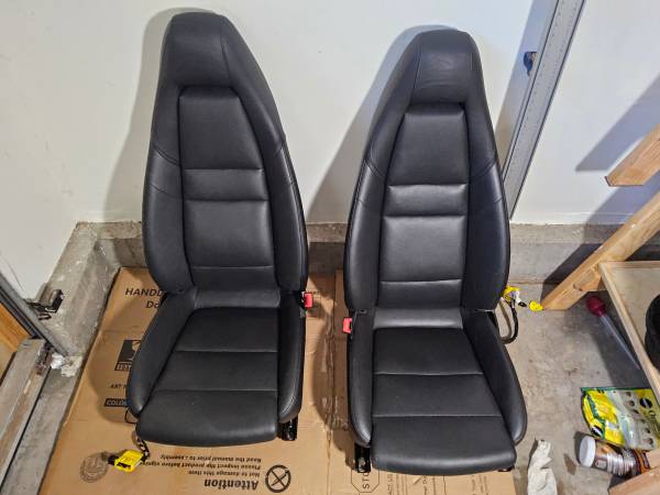 Sedačky — Seat, černá, dovoz USA — foto 1