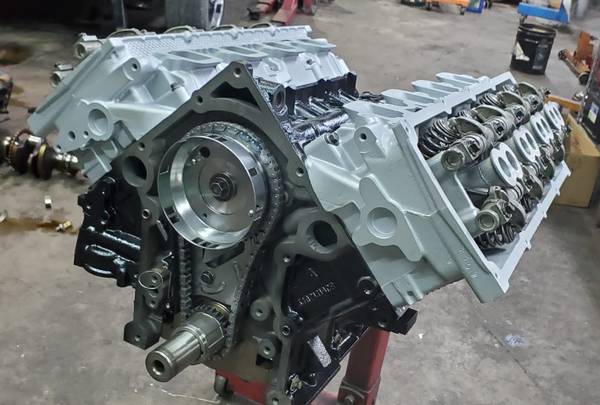 Kompletní motor — Jeep Cherokee 5.7, dovoz USA — foto 2 z 12