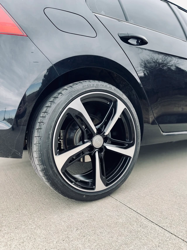 Kola — Audi, dovoz Kanada — foto 2 z 5