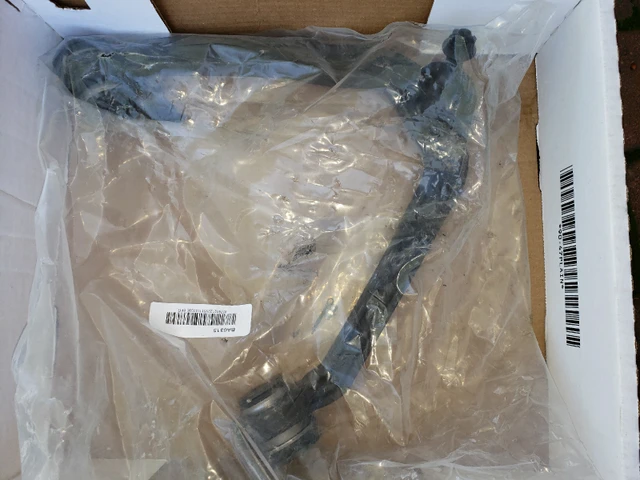 OEM komponent — Cadillac, dovoz Kanada — foto 1 z 3 OEM komponent — Cadillac, dovoz Kanada — foto 1 z 3