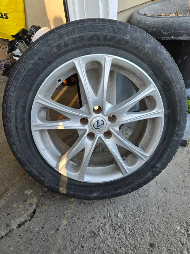 Kola — Toyota 7.5, stříbrná, dovoz Kanada — foto 2 z 5