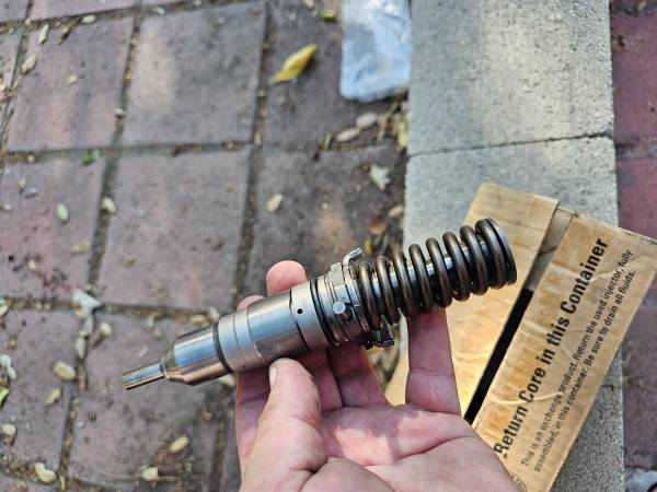 Vstřikovač Cat — Caterpillar, dovoz USA — foto 5 z 12