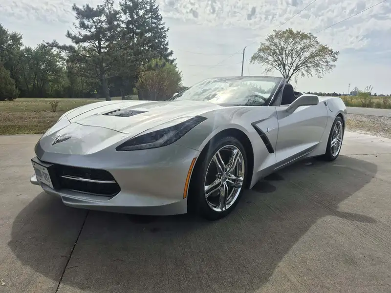 2017 Chevrolet Corvette, stříbrná, 60 000 km, dovoz Kanada — foto 3 z 8