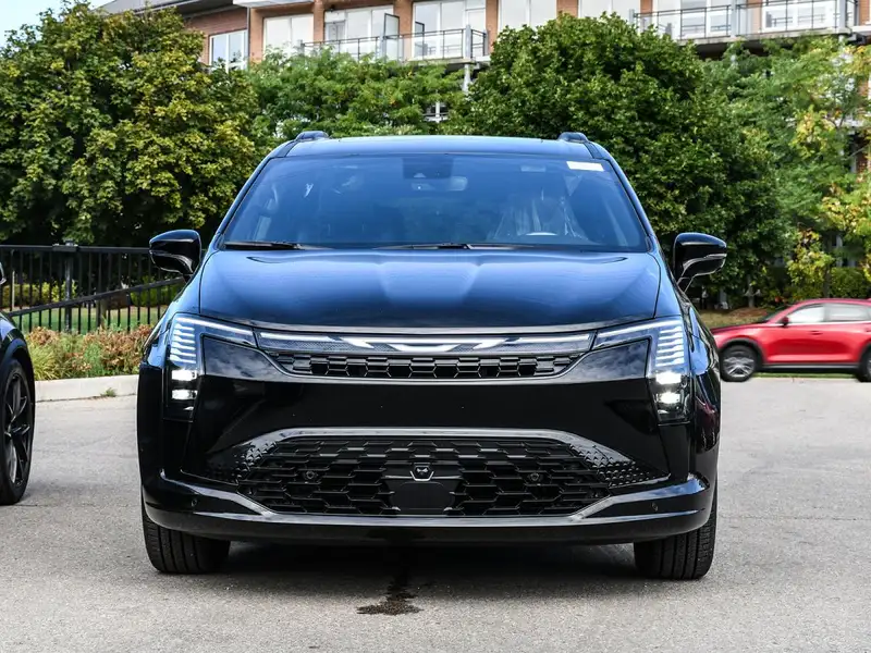 2027 Chrysler Pacifica Select, černá, 0 km, dovoz Kanada — foto 2 z 12