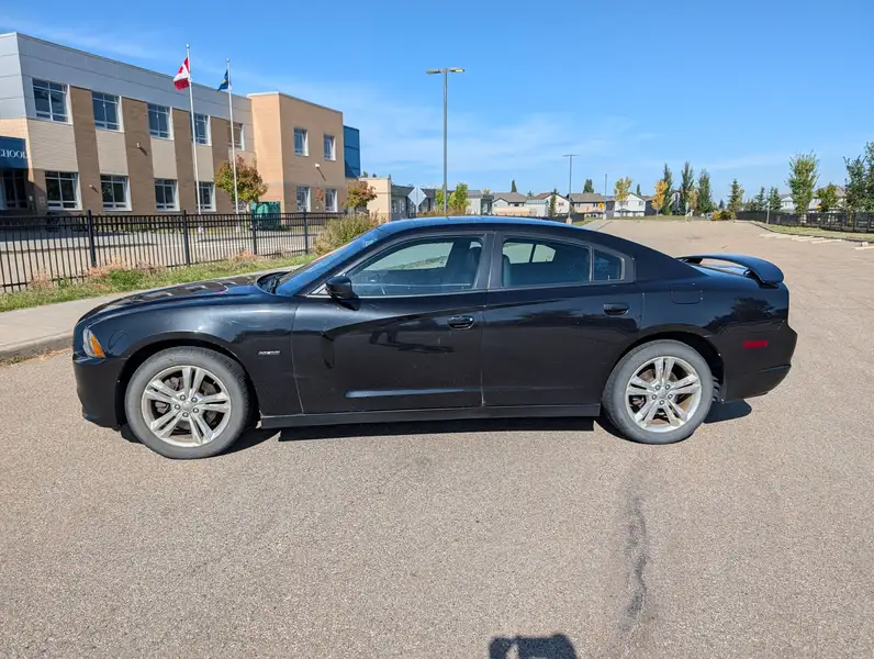 2011 Dodge Charger RT AWD, černá, 256 145 km, dovoz Kanada — foto 2 z 12