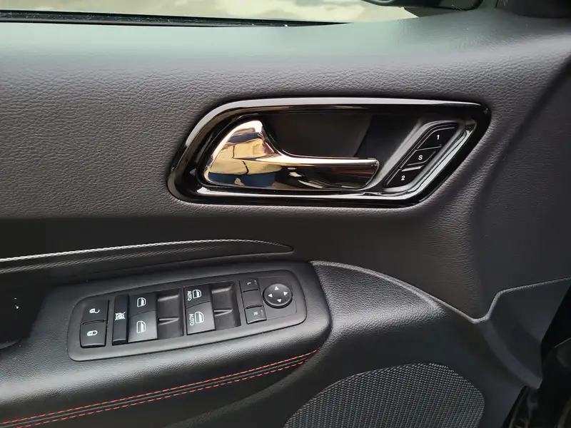 2026 Dodge Durango GT Plus, černá, 8 917 km, dovoz Kanada — foto 9 z 12