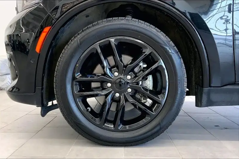 2025 Dodge Durango, černá, 75 615 km, dovoz Kanada — foto 9 z 12