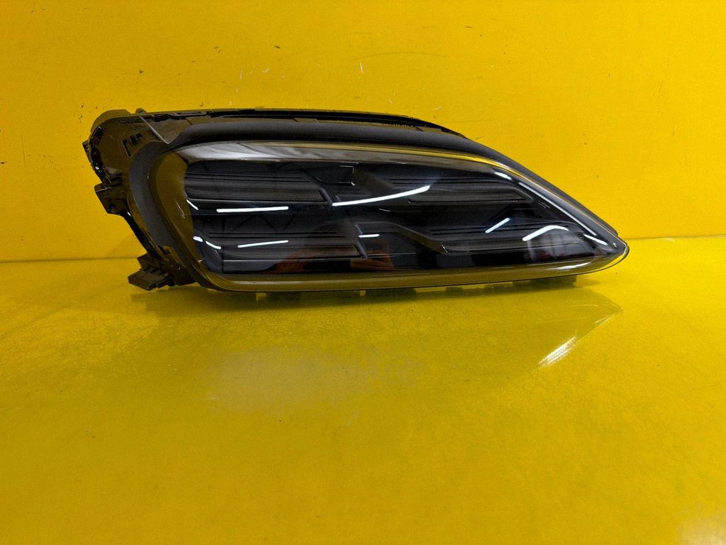 95C941006J Porsche Macan (95C) světlomet, Skladem v EU — foto 1