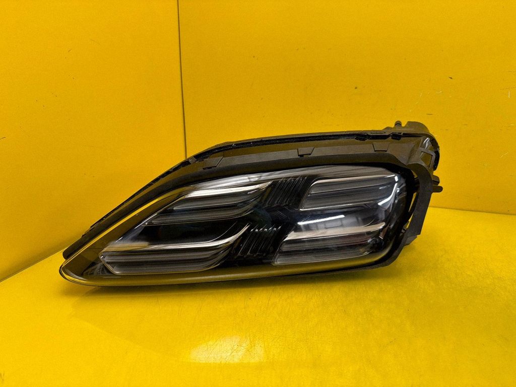 95C941009 Porsche Macan (95C) světlomet, Skladem v EU — foto 1