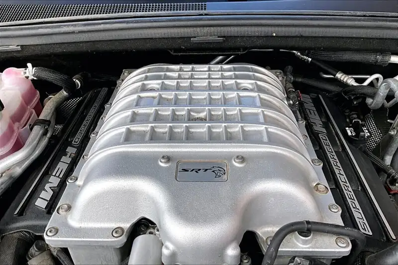 2025 Dodge Durango Srt Hellcat Silve, stříbrná, 27 822 km, dovoz Kanada — foto 10 z 12