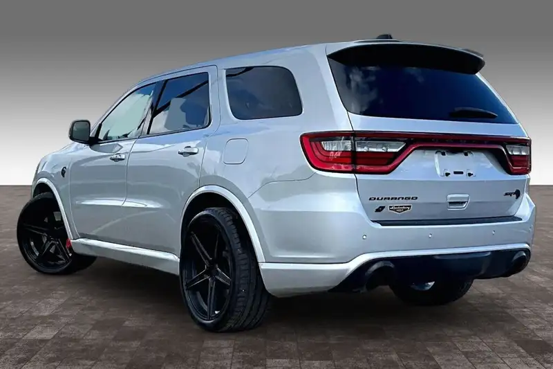 2025 Dodge Durango Srt Hellcat Silve, stříbrná, 27 822 km, dovoz Kanada — foto 11 z 12