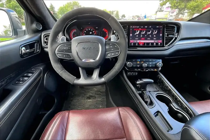 2025 Dodge Durango Srt Hellcat Silve, stříbrná, 27 822 km, dovoz Kanada — foto 5 z 12