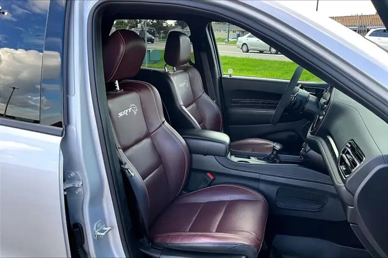 2025 Dodge Durango Srt Hellcat Silve, stříbrná, 27 822 km, dovoz Kanada — foto 7 z 12