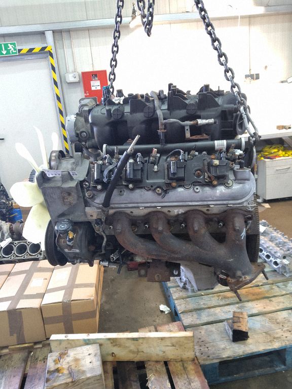 Cadillac Escalade Engine, Skladem v EU — foto 1