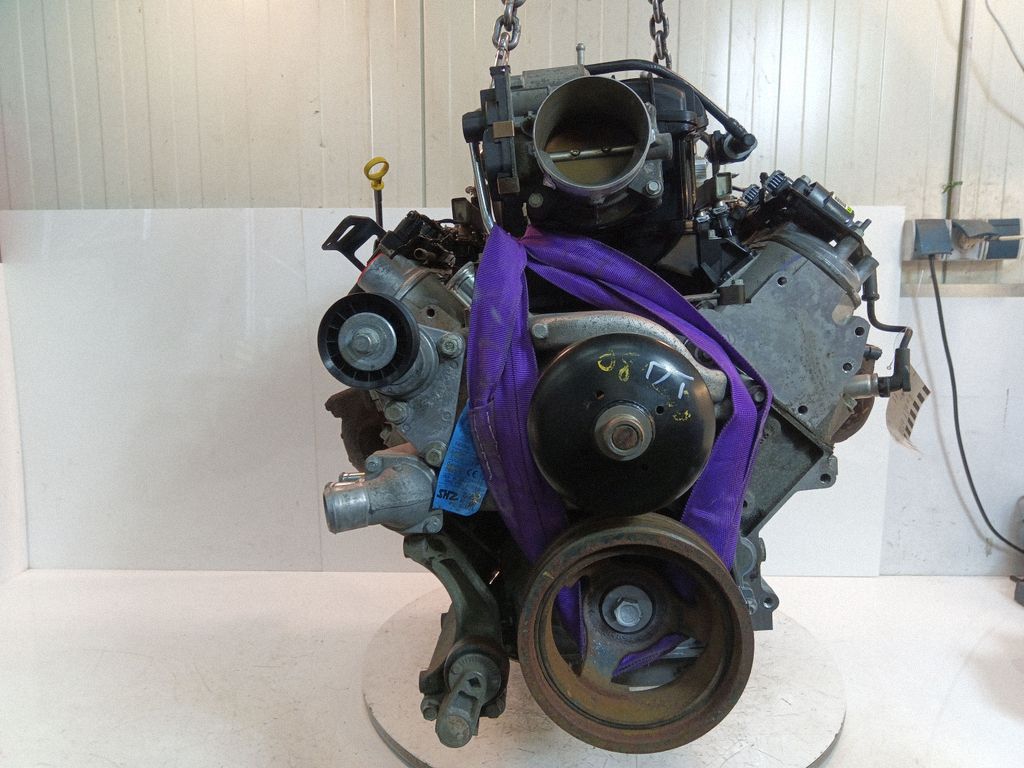 Cadillac Escalade Engine, Skladem v EU — foto 1