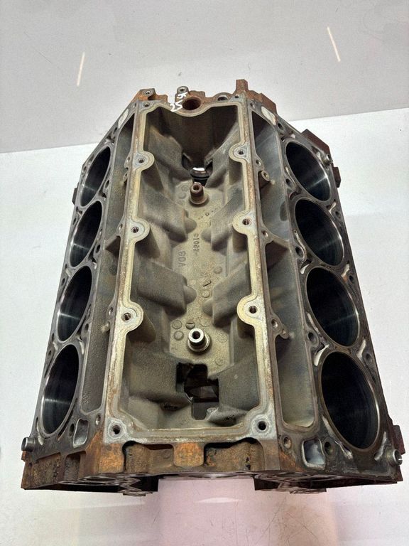 Cadillac Escalade Engine block, Skladem v EU — foto 1