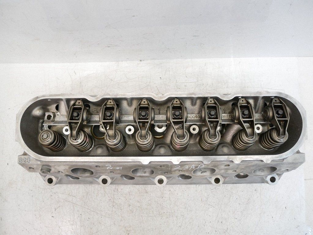 Cadillac Escalade Engine head, Skladem v EU — foto 1