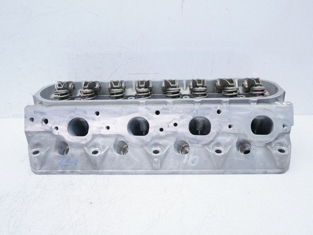 Cadillac Escalade Engine head, Skladem v EU — foto 1
