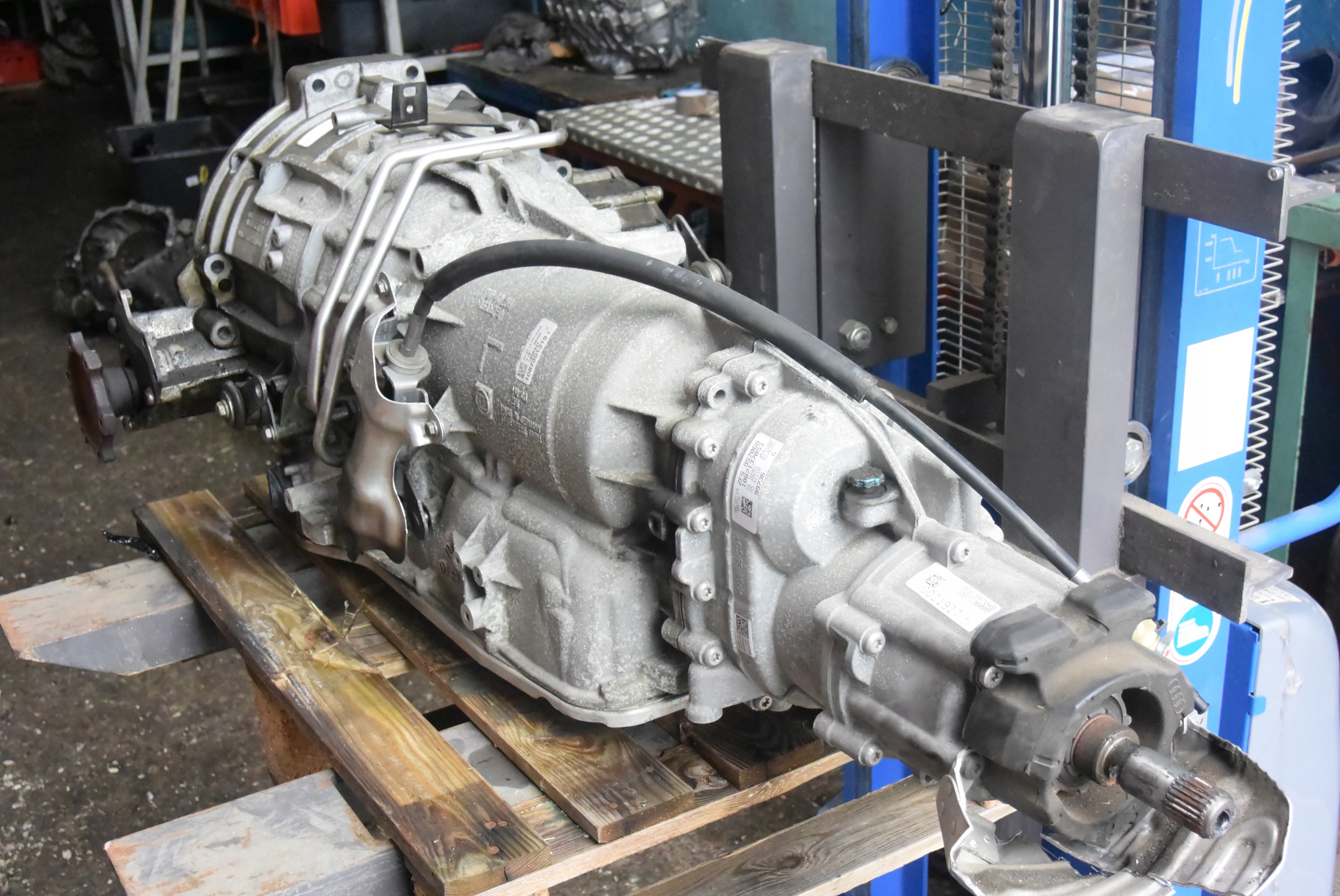 Převodovka ZF 1087034023 — Audi Q5 3.0 TFSI, Skladem v EU — foto 1