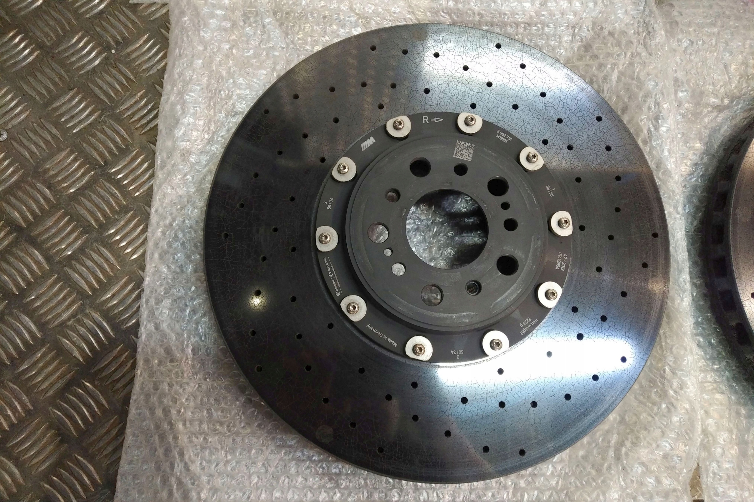 OEM komponent — BMW M3, Skladem v EU — foto 1