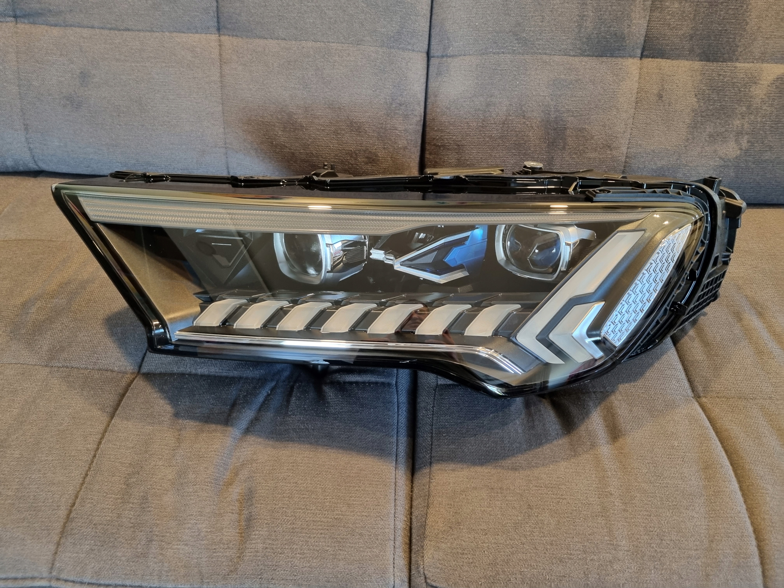 Světlomet 4M0941085C — Audi Q7, Skladem v EU — foto 1