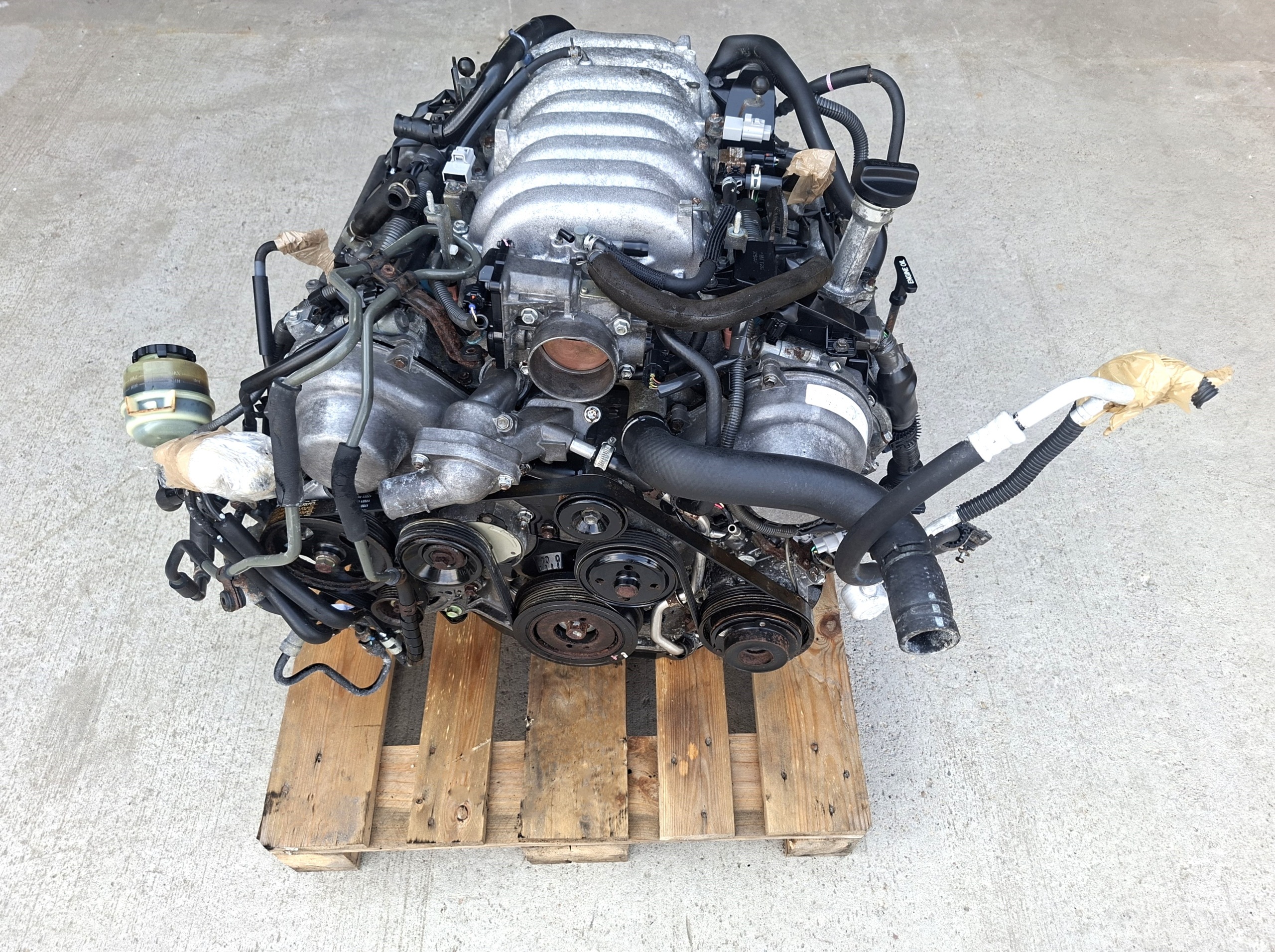 Kompletní motor — Lexus LS 4.3 V8, Skladem v EU — foto 1