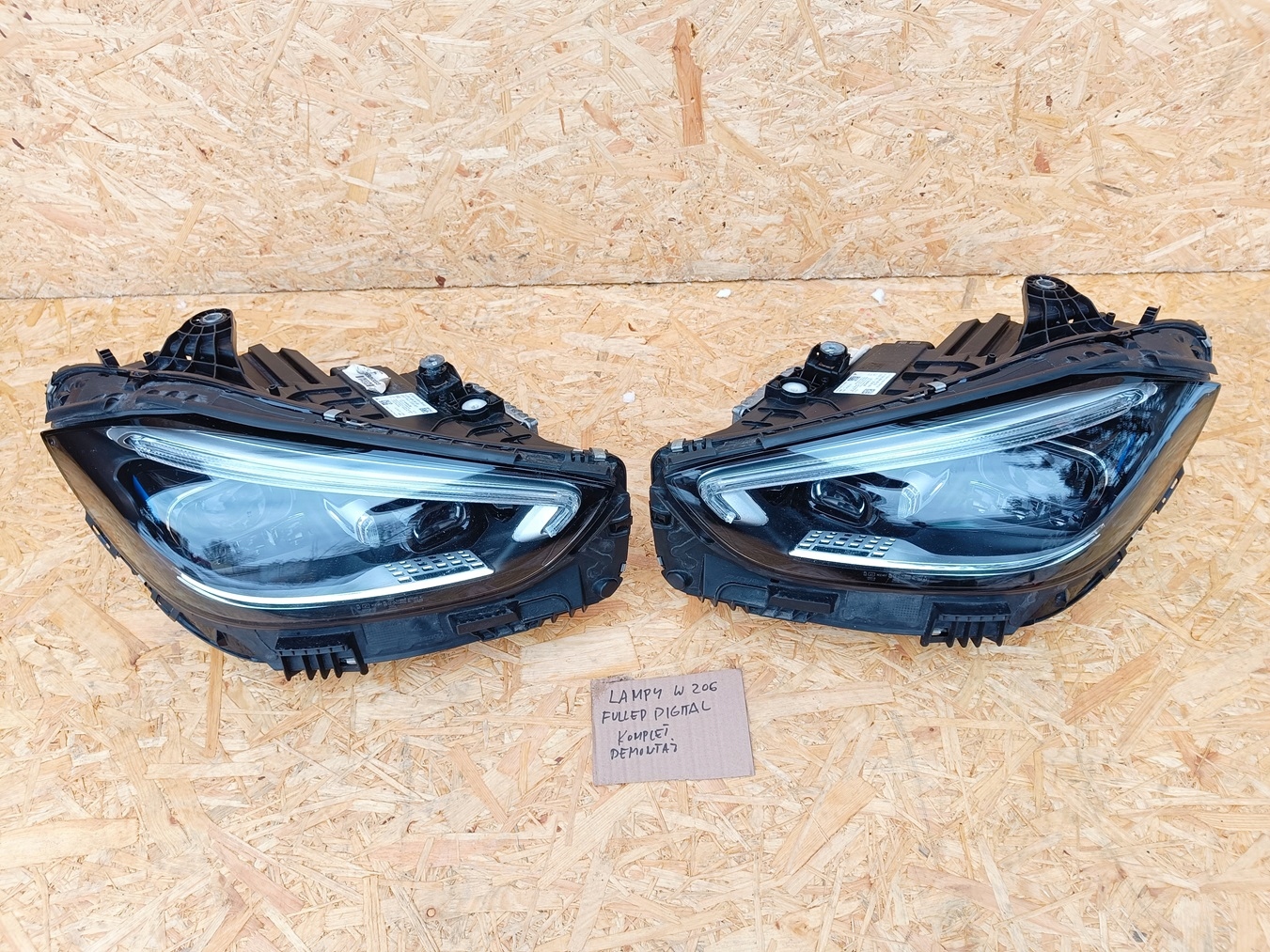 Světlomet — BMW, Skladem v EU — foto 1