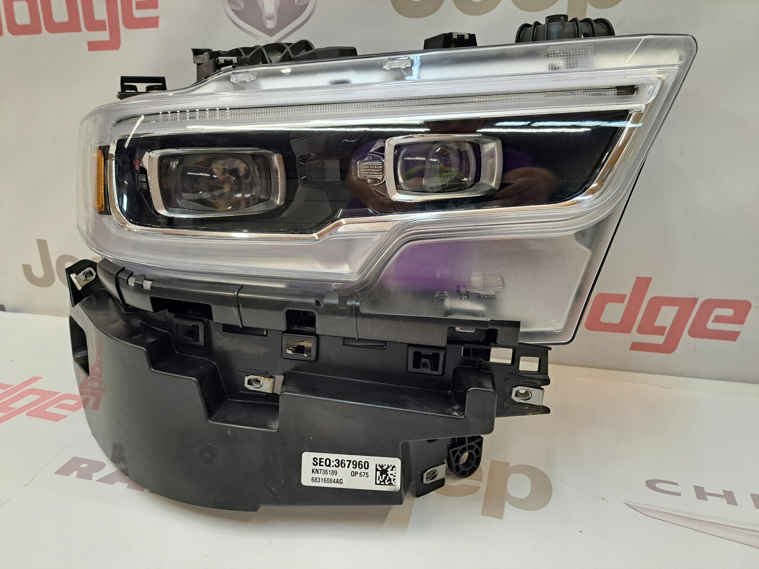 Světlomet — Dodge, Skladem v EU — foto 1