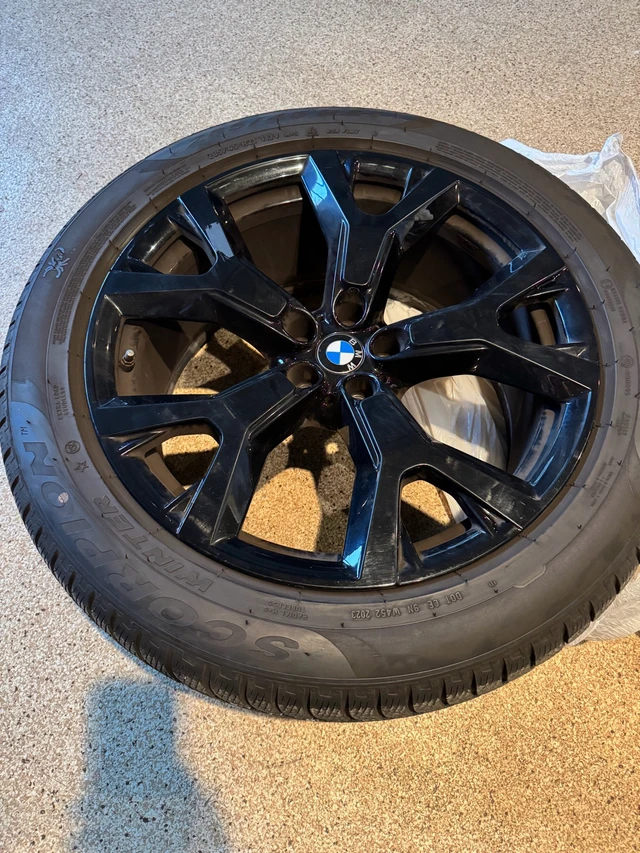 Kola — BMW X5, dovoz Kanada — foto 1