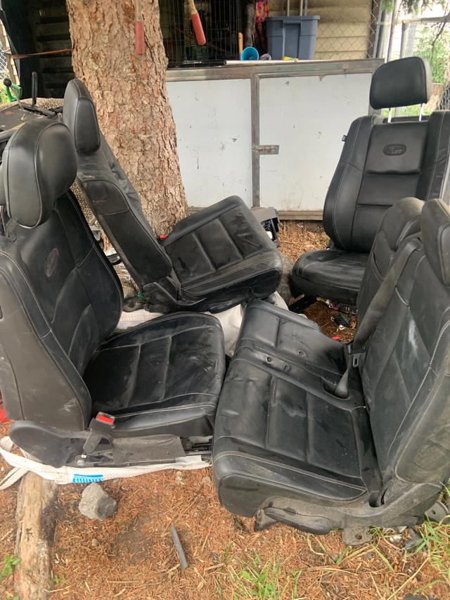 Sedačky — Jeep Cherokee, dovoz Kanada — foto 2 z 5