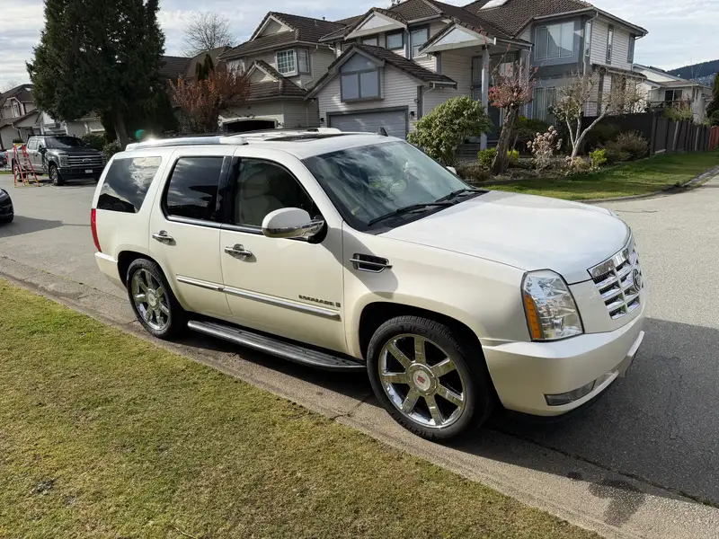 2007 Cadillac Escalade, bílá, 169 000 km, dovoz Kanada — foto 3 z 7