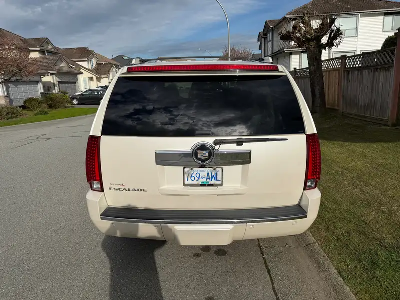 2007 Cadillac Escalade, bílá, 169 000 km, dovoz Kanada — foto 4 z 7