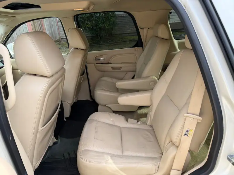 2007 Cadillac Escalade, bílá, 169 000 km, dovoz Kanada — foto 7 z 7