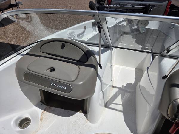 2004 Nitro, dovoz USA — foto 12 z 12