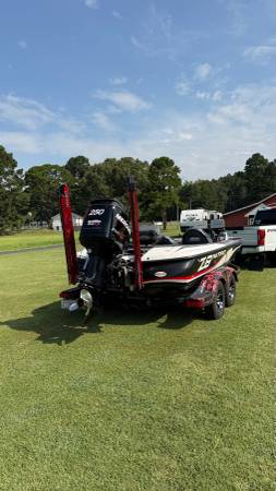 2011 Nitro, dovoz USA — foto 10 z 12
