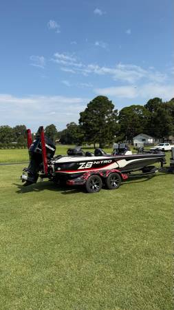 2011 Nitro, dovoz USA — foto 11 z 12
