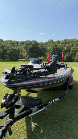 2011 Nitro, dovoz USA — foto 3 z 12