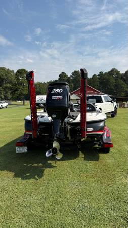 2011 Nitro, dovoz USA — foto 9 z 12