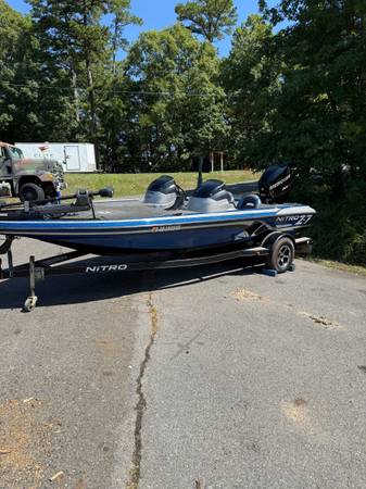 2011 Nitro, dovoz USA — foto 1