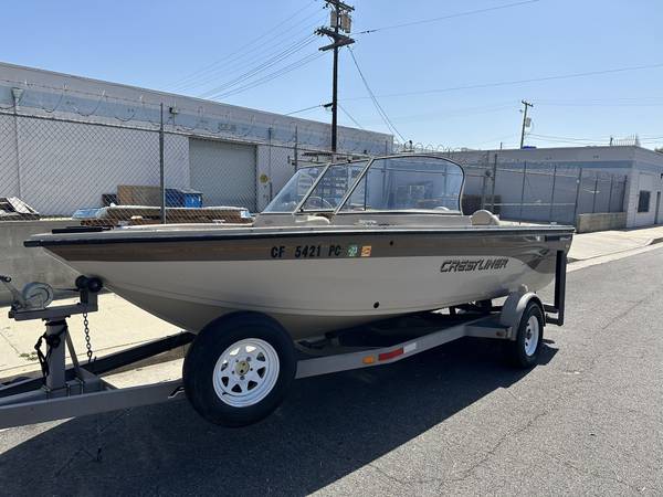 2002 Crestliner, dovoz USA — foto 1